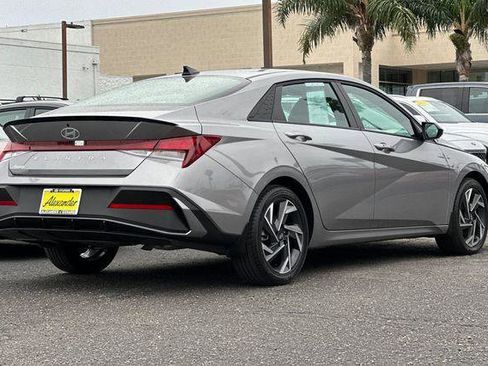 Certified 2025 Hyundai Elantra Sport image 4