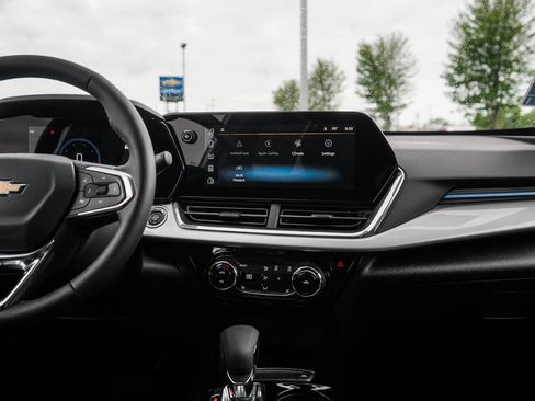 New 2026 Chevrolet Trax LT w/ LT Convenience Package FWD image 15