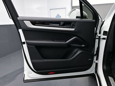 Certified 2025 Porsche Cayenne AWD/4WD image 7