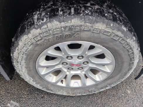 Used 2020 GMC Yukon XL SLE w/ HD Trailering Package image 17