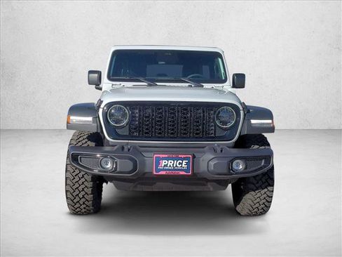 Used 2025 Jeep Wrangler Willys image 2