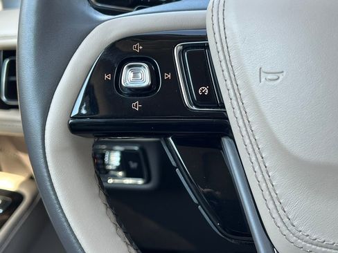 Used 2023 Lincoln Aviator AWD w/ Premium Package image 20