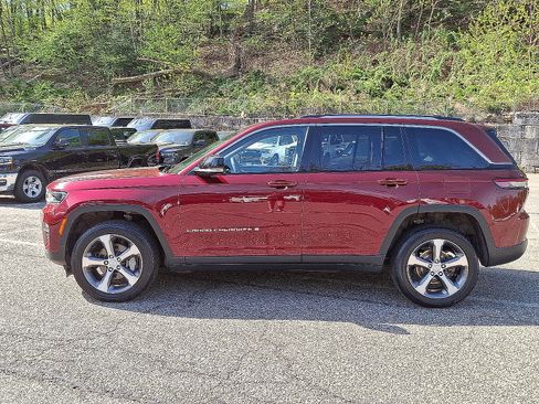 Certified 2023 Jeep Grand Cherokee Limited AWD/4WD image 4