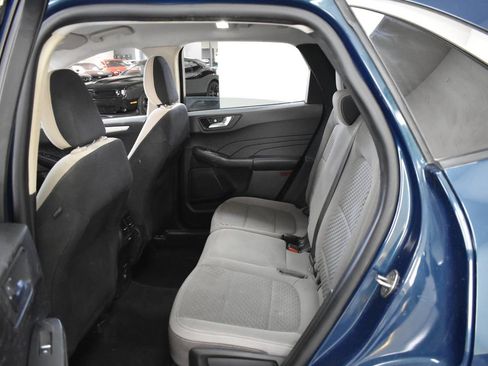 Used 2020 Ford Escape SE image 12