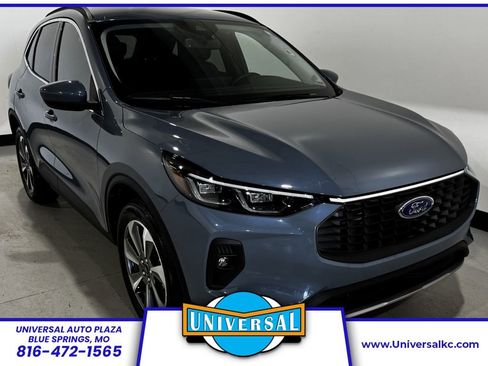 Used 2025 Ford Escape Platinum AWD/4WD image 1