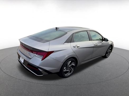 Used 2025 Hyundai Elantra Limited image 15