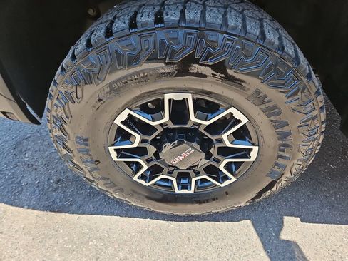 Used 2026 GMC Sierra 2500 AT4X AWD/4WD image 28