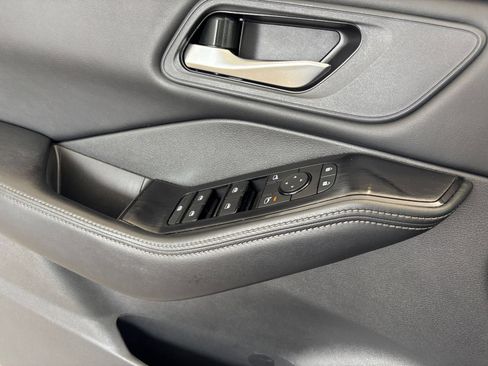 Used 2025 Nissan Rogue SV FWD image 18