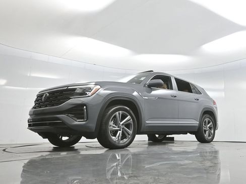 Used 2024 Volkswagen Atlas Cross Sport SEL R-Line AWD/4WD image 66