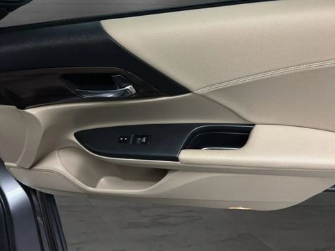 Used 2017 Honda Accord Touring image 18