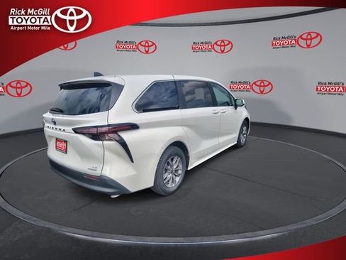 Used 2024 Toyota Sienna LE image 8