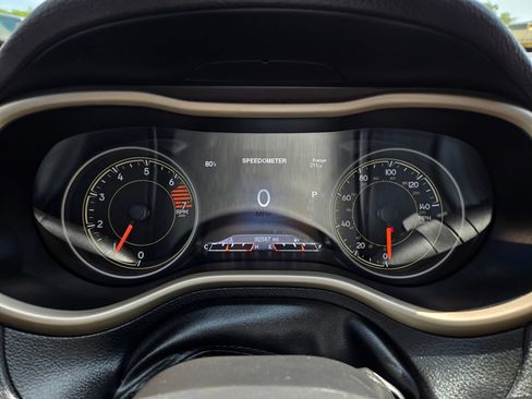 Used 2018 Jeep Cherokee Limited AWD/4WD image 19