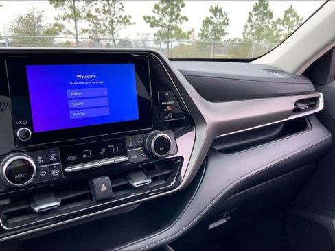 Certified 2024 Toyota Highlander LE image 35