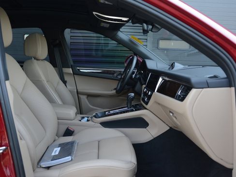 Certified 2026 Porsche Macan AWD/4WD image 26