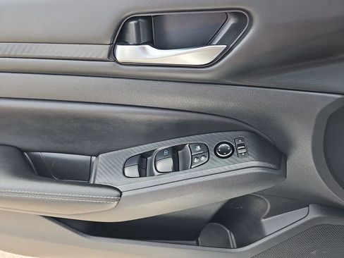 Used 2024 Nissan Altima 2.5 SV image 32