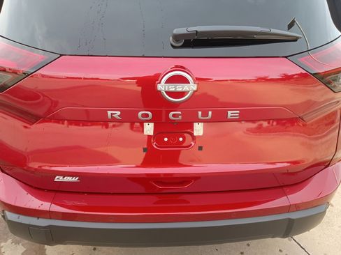 Used 2026 Nissan Rogue S FWD image 14