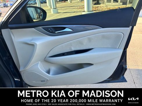 Used 2018 Buick Regal Preferred w/ Sights and Sounds Package image 38