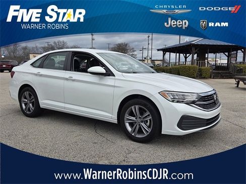 Used 2022 Volkswagen Jetta SE image 1