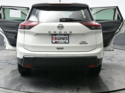Used 2024 Nissan Rogue S image 61