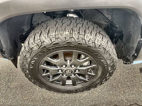Used 2025 Toyota 4Runner SR5 AWD/4WD image 10