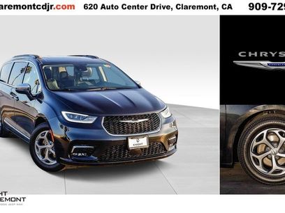 Used 2022 Chrysler Pacifica Limited