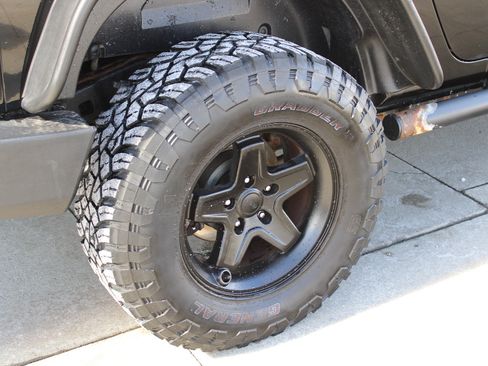 Used 2018 Jeep Wrangler Sport image 39