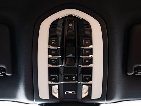 Certified 2023 Porsche Macan GTS AWD/4WD image 39