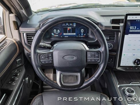 Used 2022 Ford Expedition Platinum image 2