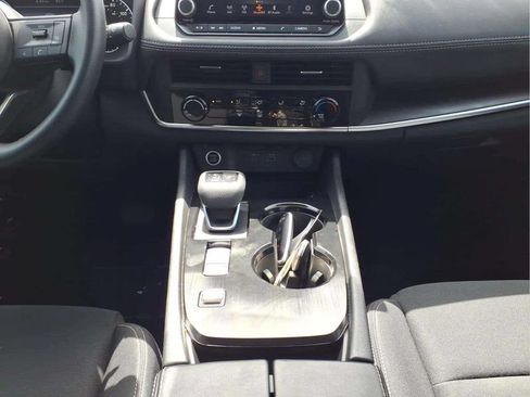 Used 2023 Nissan Rogue S FWD image 11