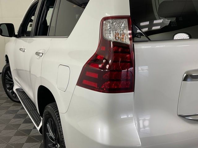Used 2021 Lexus GX 460 Premium w/ Accessory Package AWD/4WD image 34