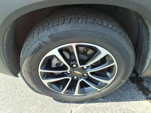 Used 2024 Chevrolet TrailBlazer LT w/ LT Cold Weather Package FWD image 9