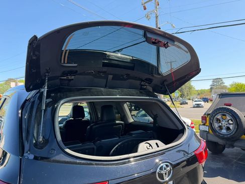 Used 2017 Toyota Highlander XLE image 10