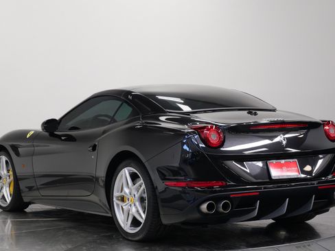 Used 2015 Ferrari California T RWD image 7