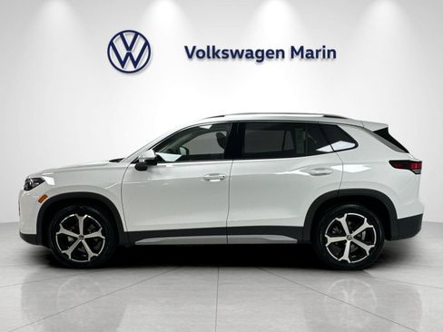 New 2026 Volkswagen Tiguan SE FWD image 2