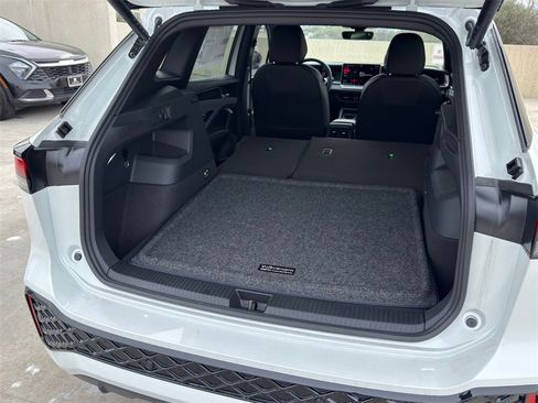 New 2026 Volkswagen Tiguan SE R-Line image 10