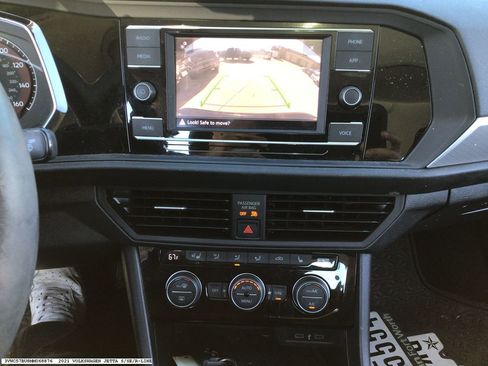 Used 2021 Volkswagen Jetta SE image 9
