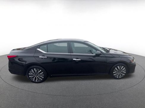 Used 2025 Nissan Altima 2.5 SV FWD image 16