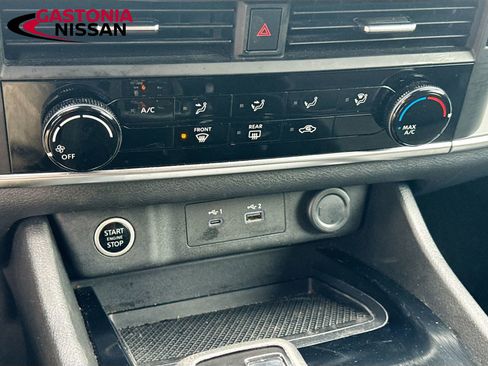 Used 2021 Nissan Rogue S image 19