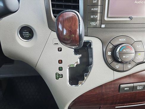 Used 2011 Toyota Sienna XLE w/ XLE Navigation Pkg image 12