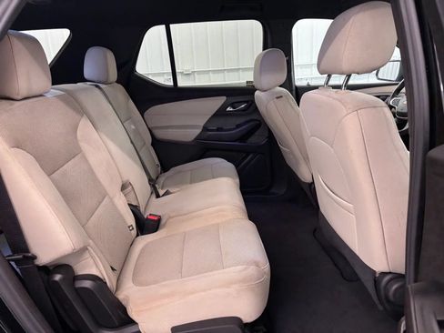 Used 2023 Chevrolet Traverse LS FWD image 32