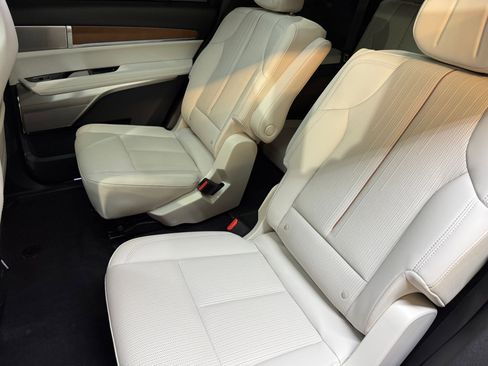 New 2026 Cadillac Vistiq Sport w/ LPO, Floor Liner Package image 46