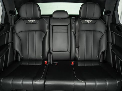Used 2018 Bentley Bentayga image 30