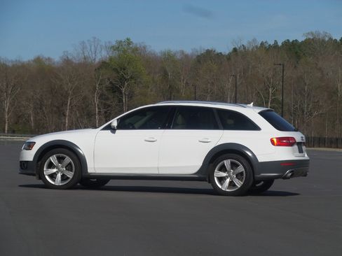 Used 2013 Audi A4 Premium Plus w/ Premium Plus Pkg image 3