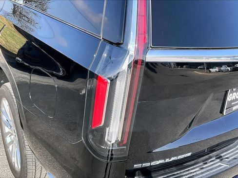 Used 2024 Cadillac Escalade Premium Luxury w/ Performance Package image 29