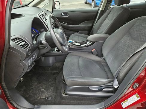 Used 2017 Nissan Leaf SV w/ Premium Package image 13