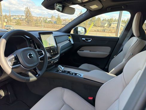 New 2026 Volvo XC60 B5 Core image 18