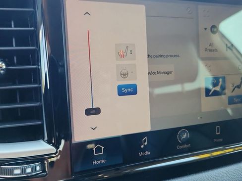 Used 2023 Chrysler Pacifica Touring-L image 27