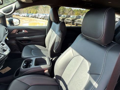 New 2026 Chrysler Pacifica Select image 17