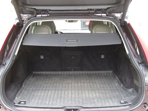 Used 2017 Volvo V90 T6 Cross Country image 21