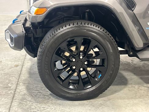 Used 2023 Jeep Wrangler Unlimited Sahara w/ Cold Weather Group image 11